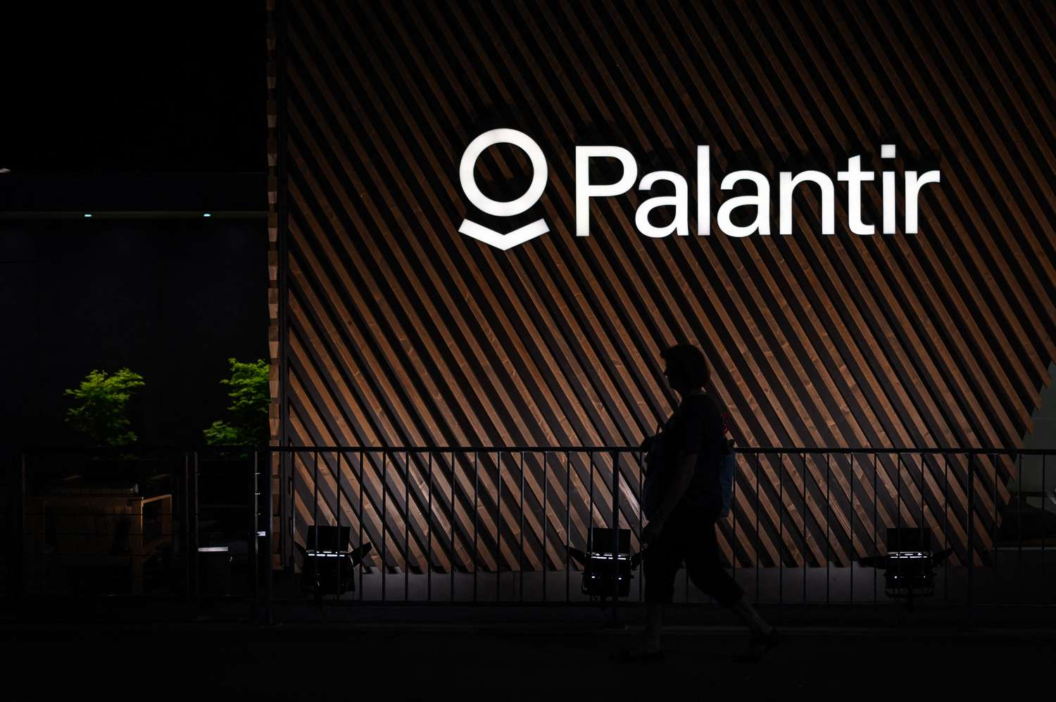 palantir stock rises after Microsoft partnership